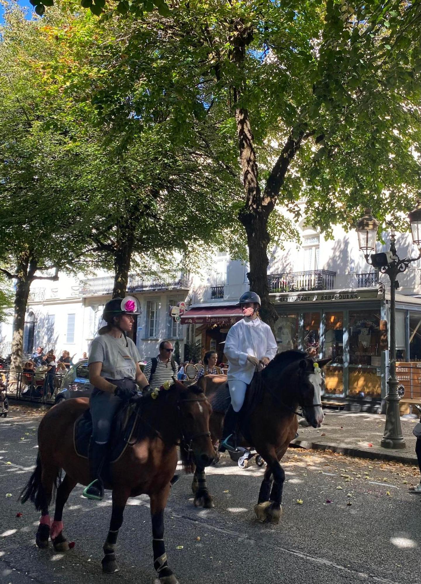 Au 47 Allees D'Etigny - Central & Standing - Avec Parking - Linge De Lit Et De Toilette Inclus Bagnères-de-Luchon Eksteriør bilde