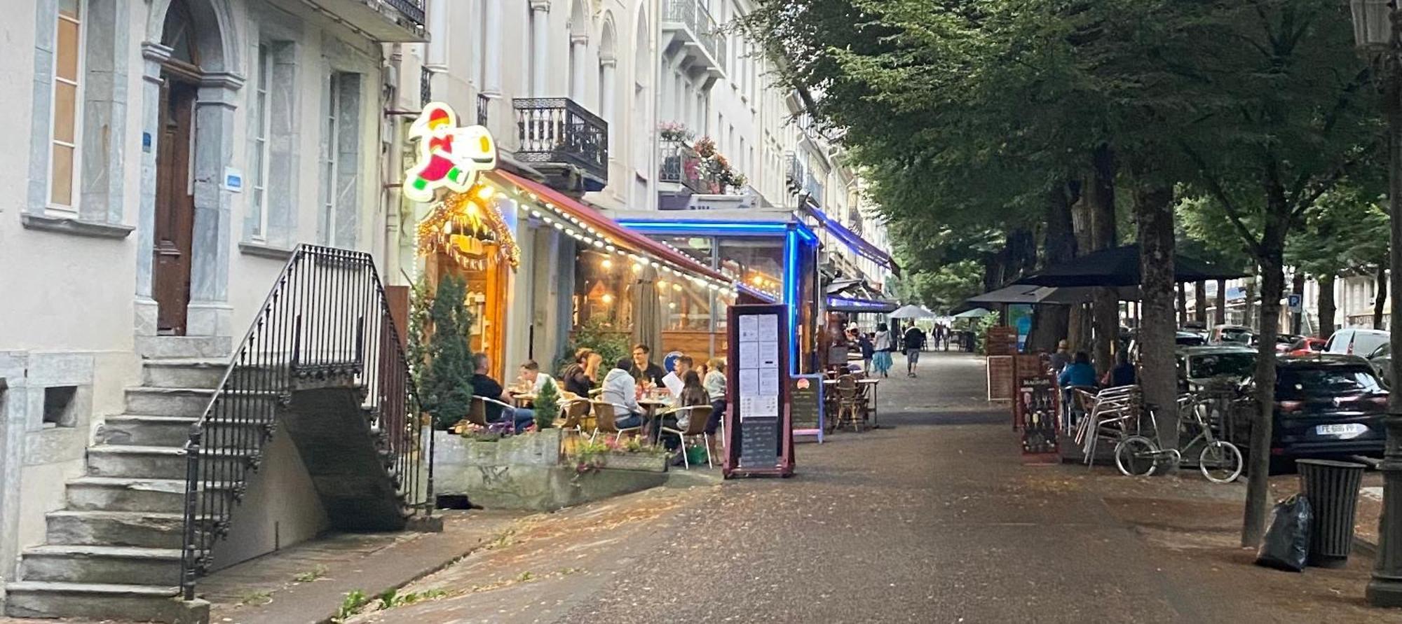 Au 47 Allees D'Etigny - Central & Standing - Avec Parking - Linge De Lit Et De Toilette Inclus Bagnères-de-Luchon Eksteriør bilde